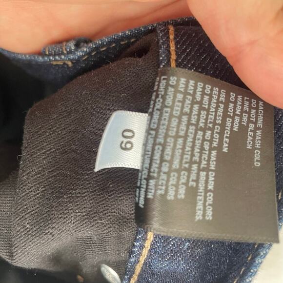 UNIQLO Women Cropped Jean Dark Wash High Rise Size 9 - Picture 5 of 6